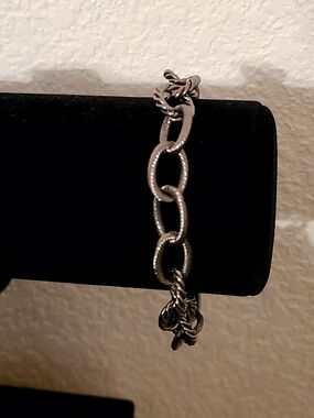 Women's Silver Link Charm Bracelet - Classic Chain Design